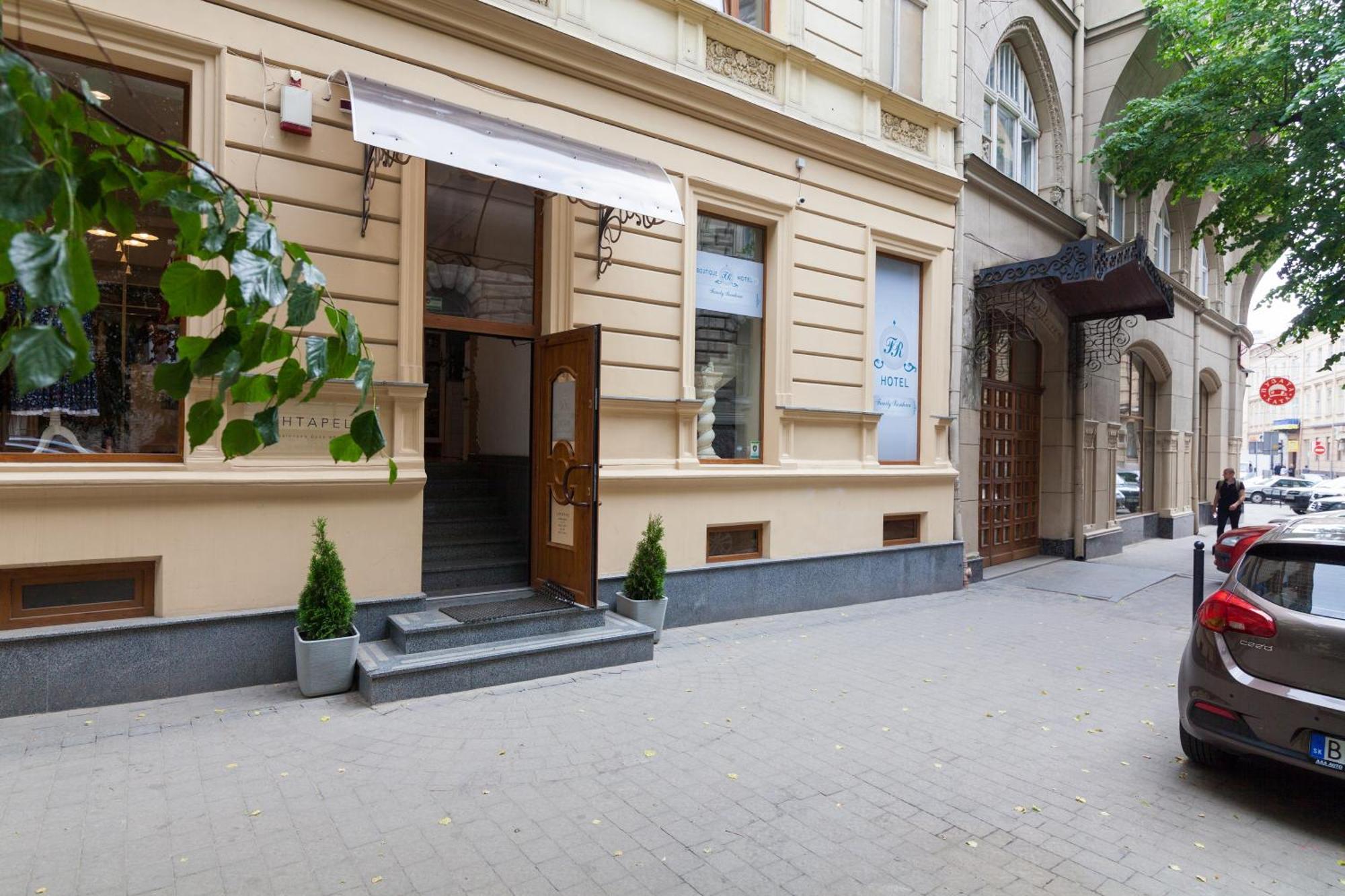 Family Residence Hotel Lviv Exterior photo